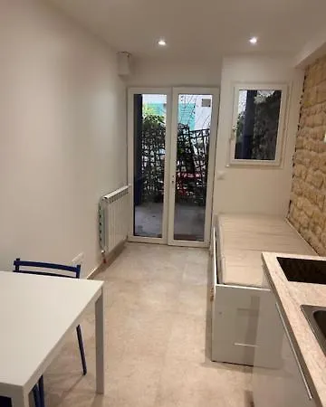 Maison De Arboree Avec Cachet Нантерр