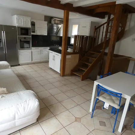 Maison De Arboree Avec Cachet Нантерр