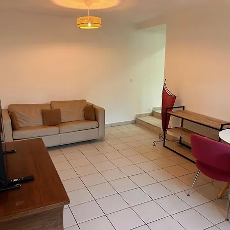 Maison De Arborée Avec Cachet Сasa de vacaciones Nanterre
